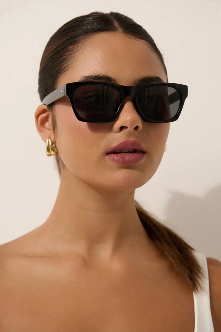 Ria Sunglasses - Square Frame Sunglasses in Black