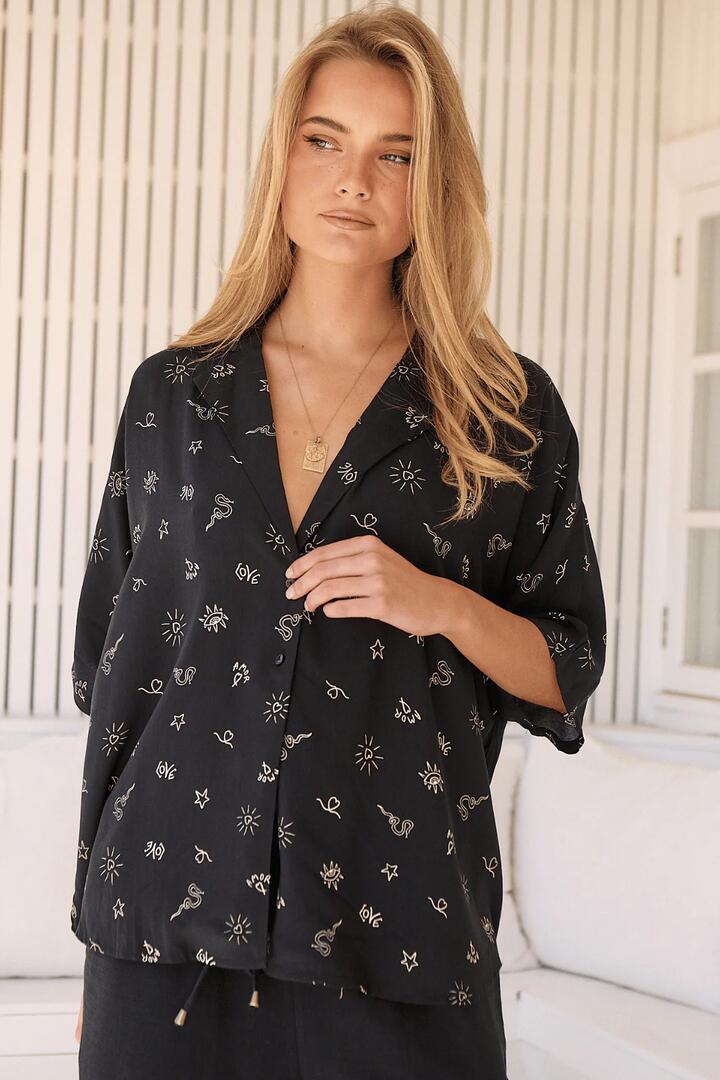 JAASE - Samara Shirt: Oversized Button Down Top in Love Is All Around Print